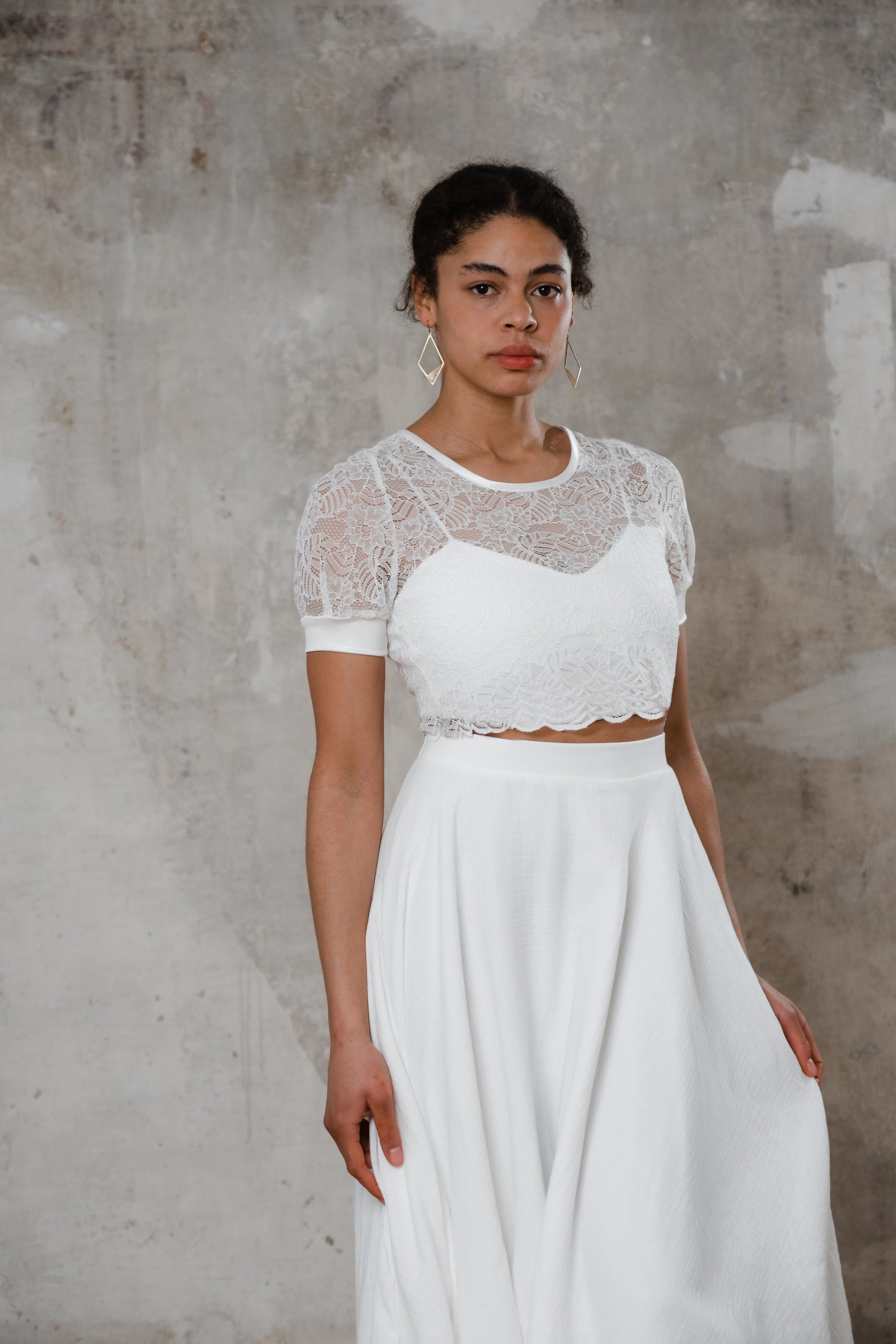 Kurzes semitransparentes Brautop