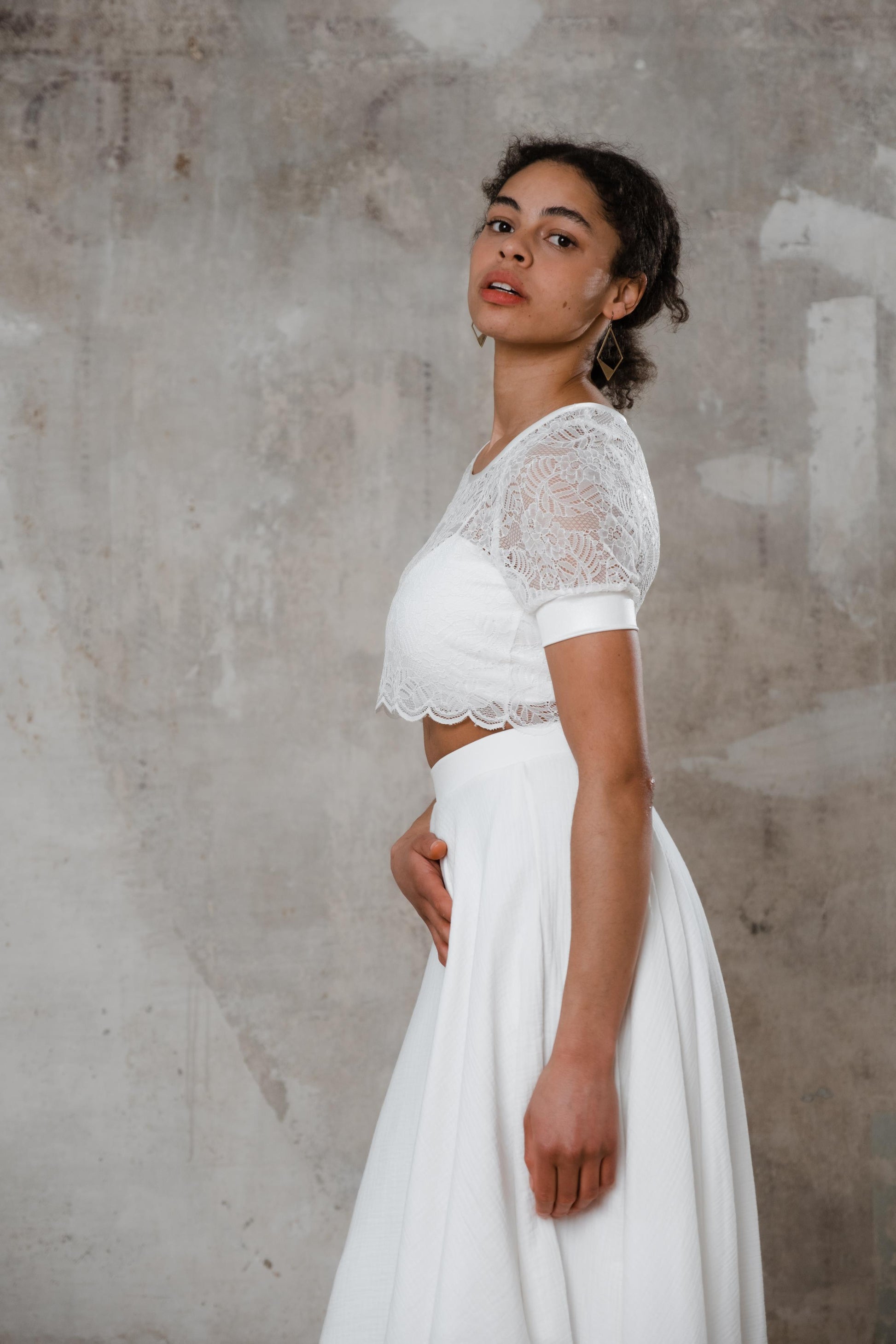 Kurzes semitransparentes Brautop