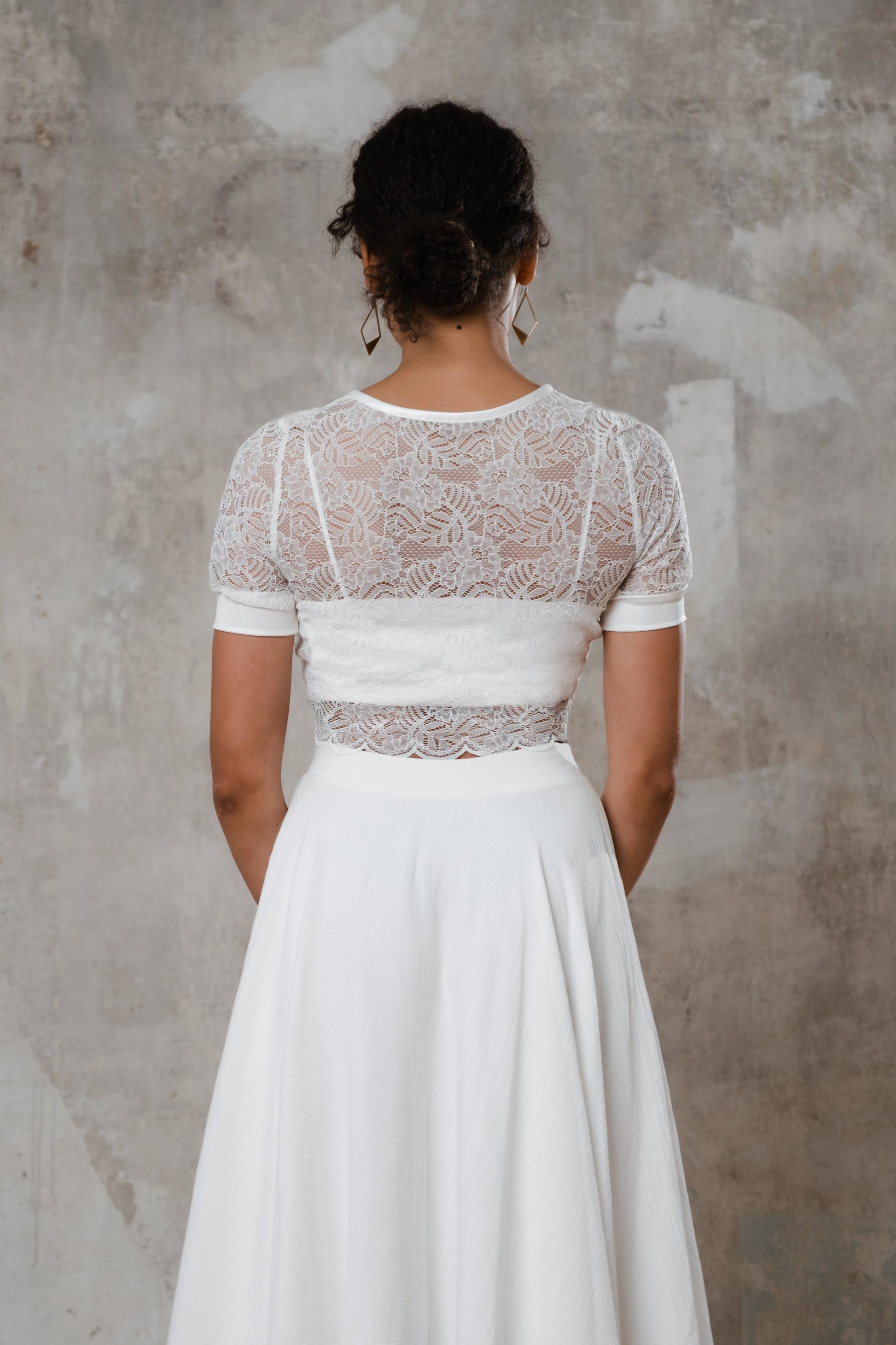 Kurzes semitransparentes Brautop