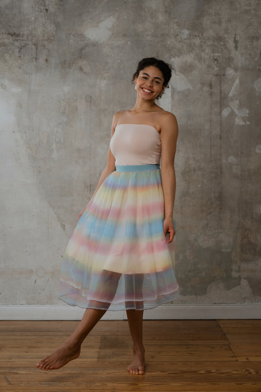 Buntes Tüllkleid in Regenbogenfarben