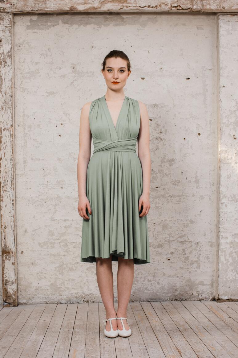 Infinity Dress kurzes Multitie-Kleid in Salbei
