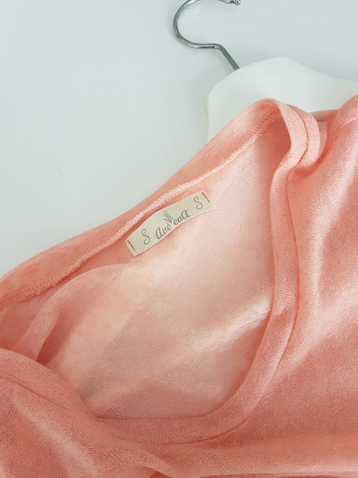Chiffonkleid "Hydrangea Neon Peach" semitransparentem Feinstrickpulli