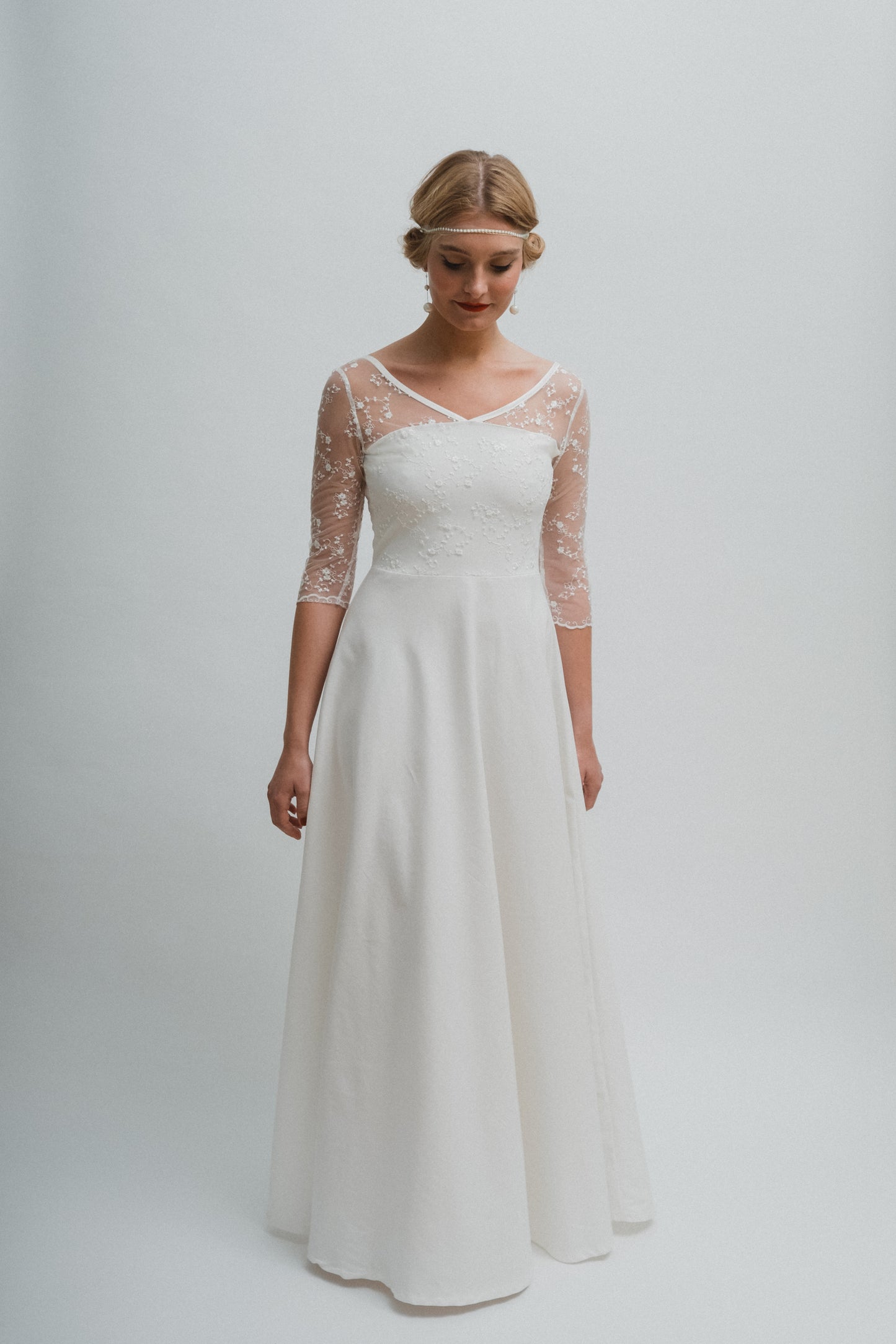 Brautkleid mit Spitznärmeln