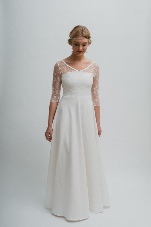 Brautkleid mit Spitznärmeln