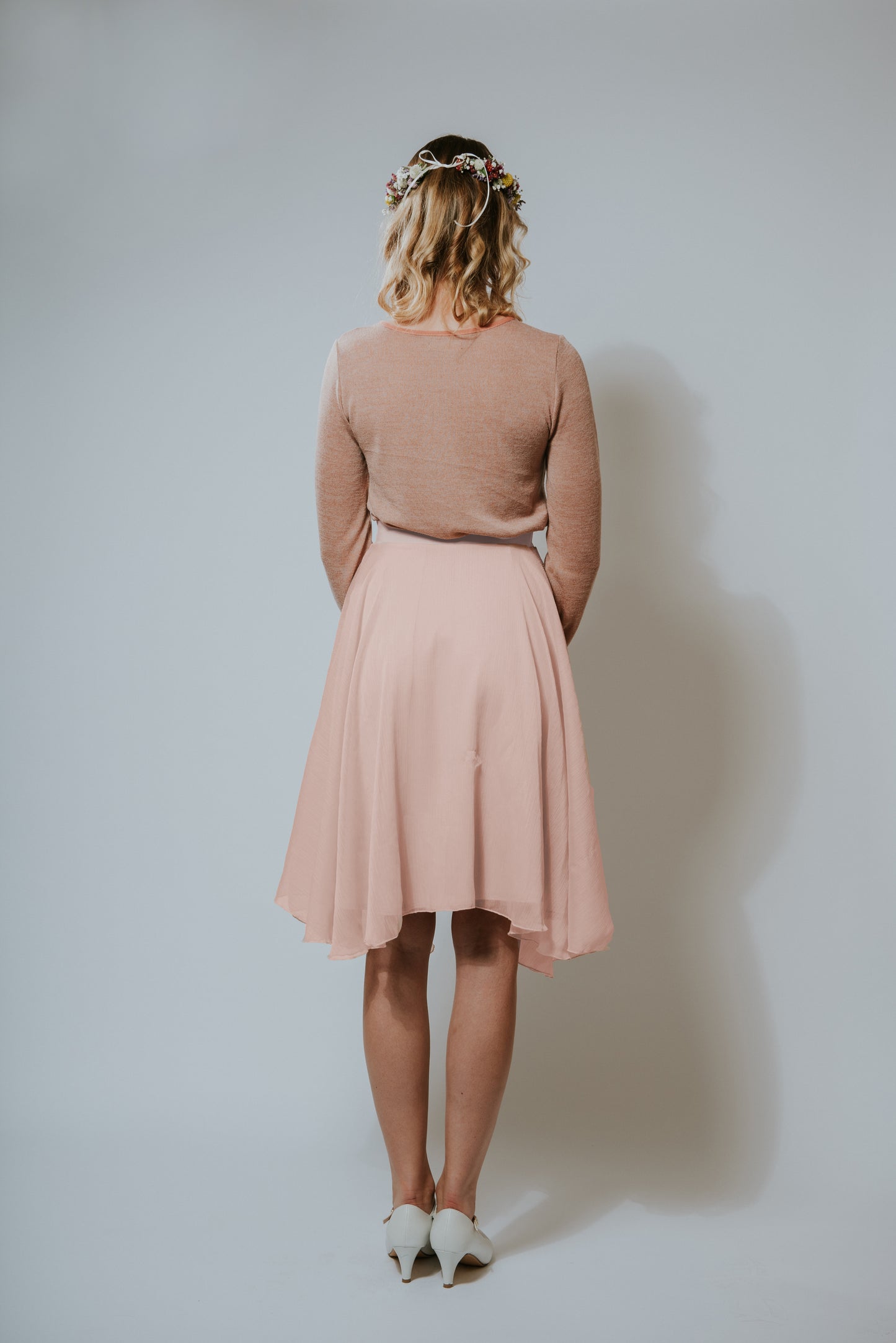 Chiffon Kleid in Rosé mit einem lässig, legerem Feinstrickoberteil