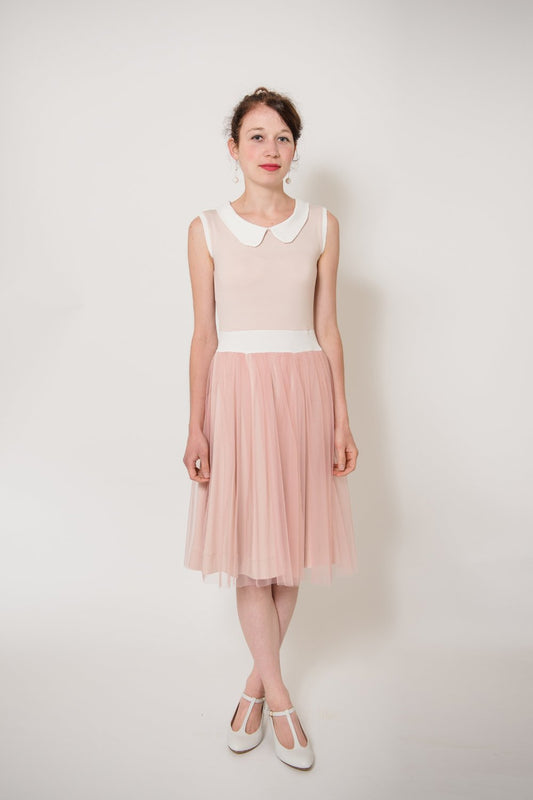 Tüllkleid mit Bubikragen in Rosé