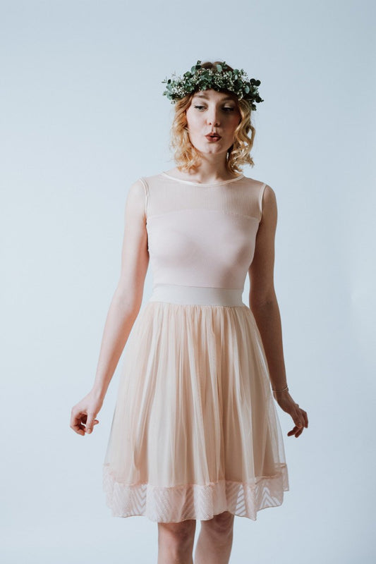 Kurzes Sommerkleid mit verspieltem Tüllrock in Lachs