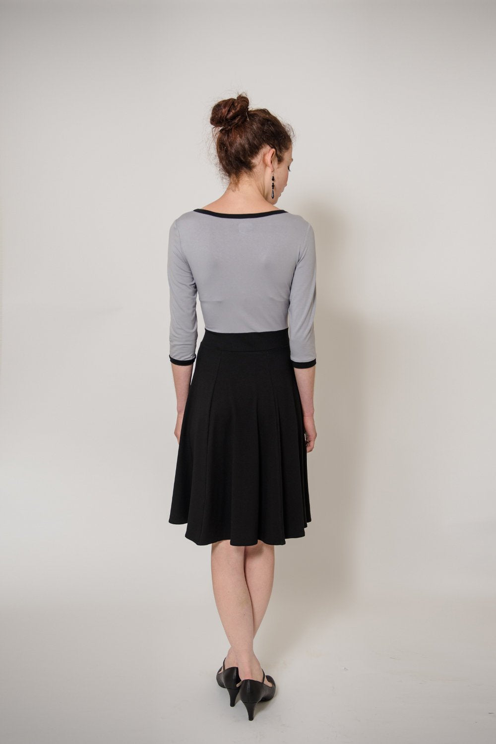 Schluppenkleid aus weichem Jersey in schwarz und blau