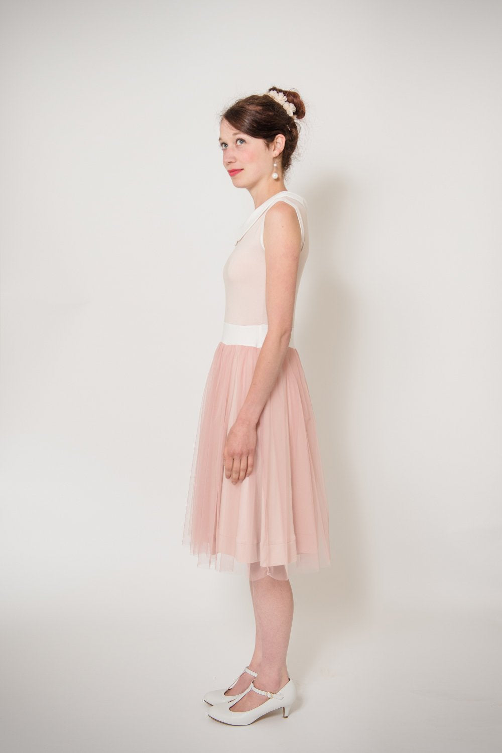 Tüllkleid mit Bubikragen in Rosé