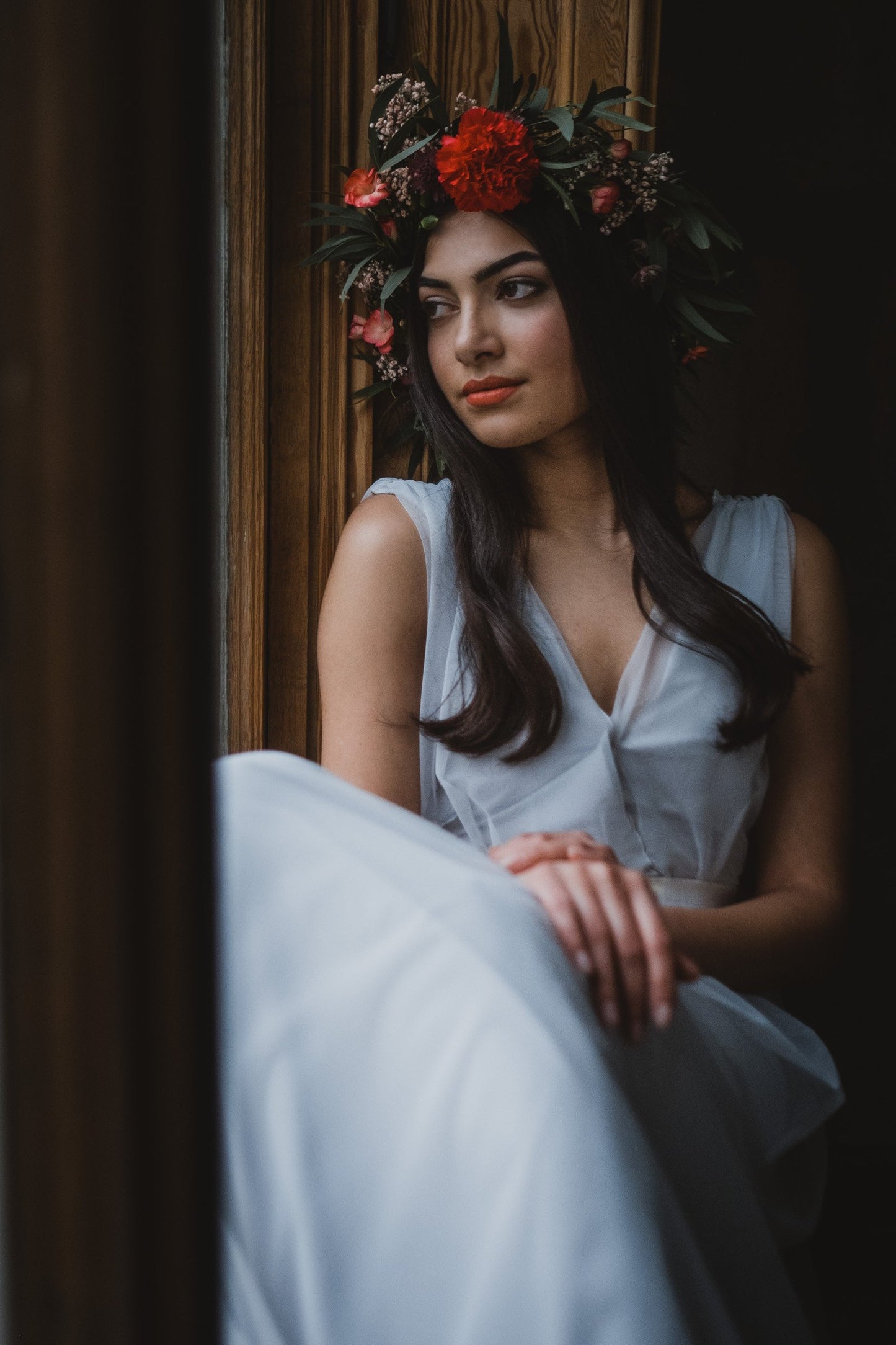 Lichtgraues Brautkleid aus Tüll