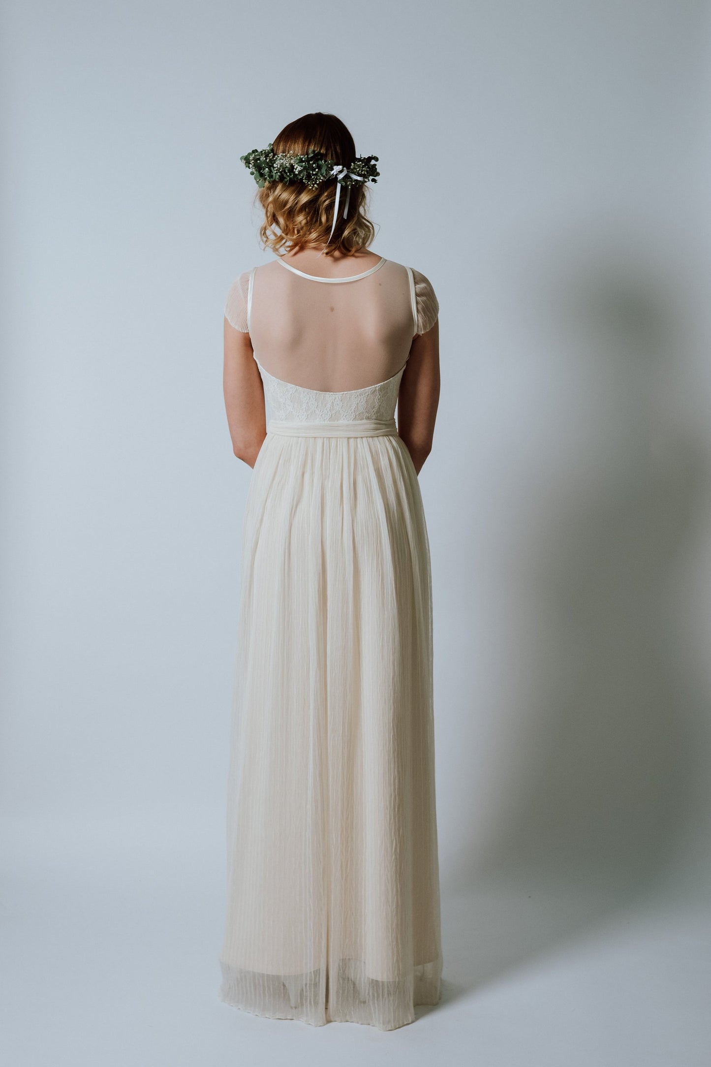 Cremefarbenes, bodenlanges Boho-Brautkleid