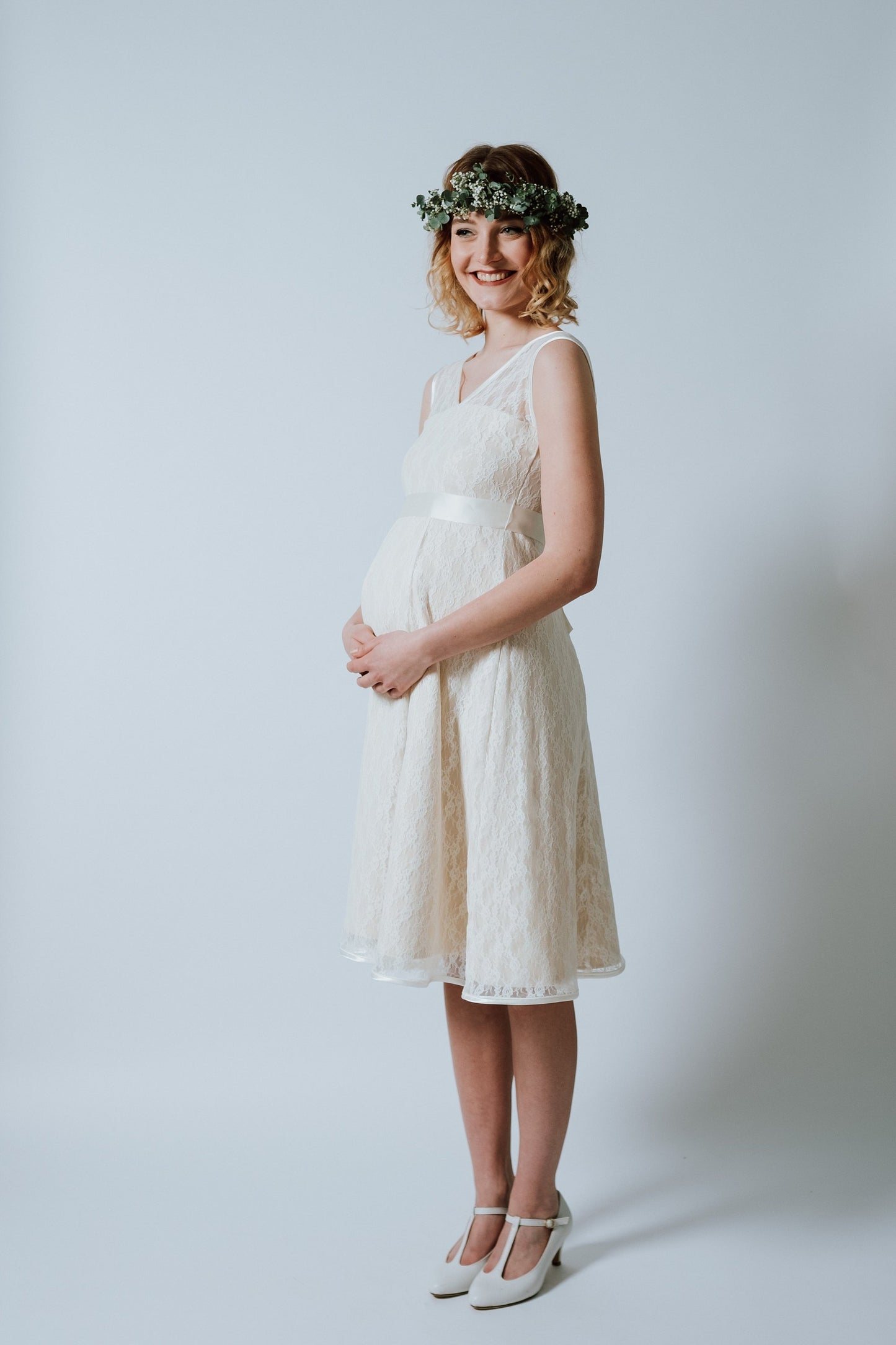 Schwangerschaftsbrautkleid kurz feiner Spitze
