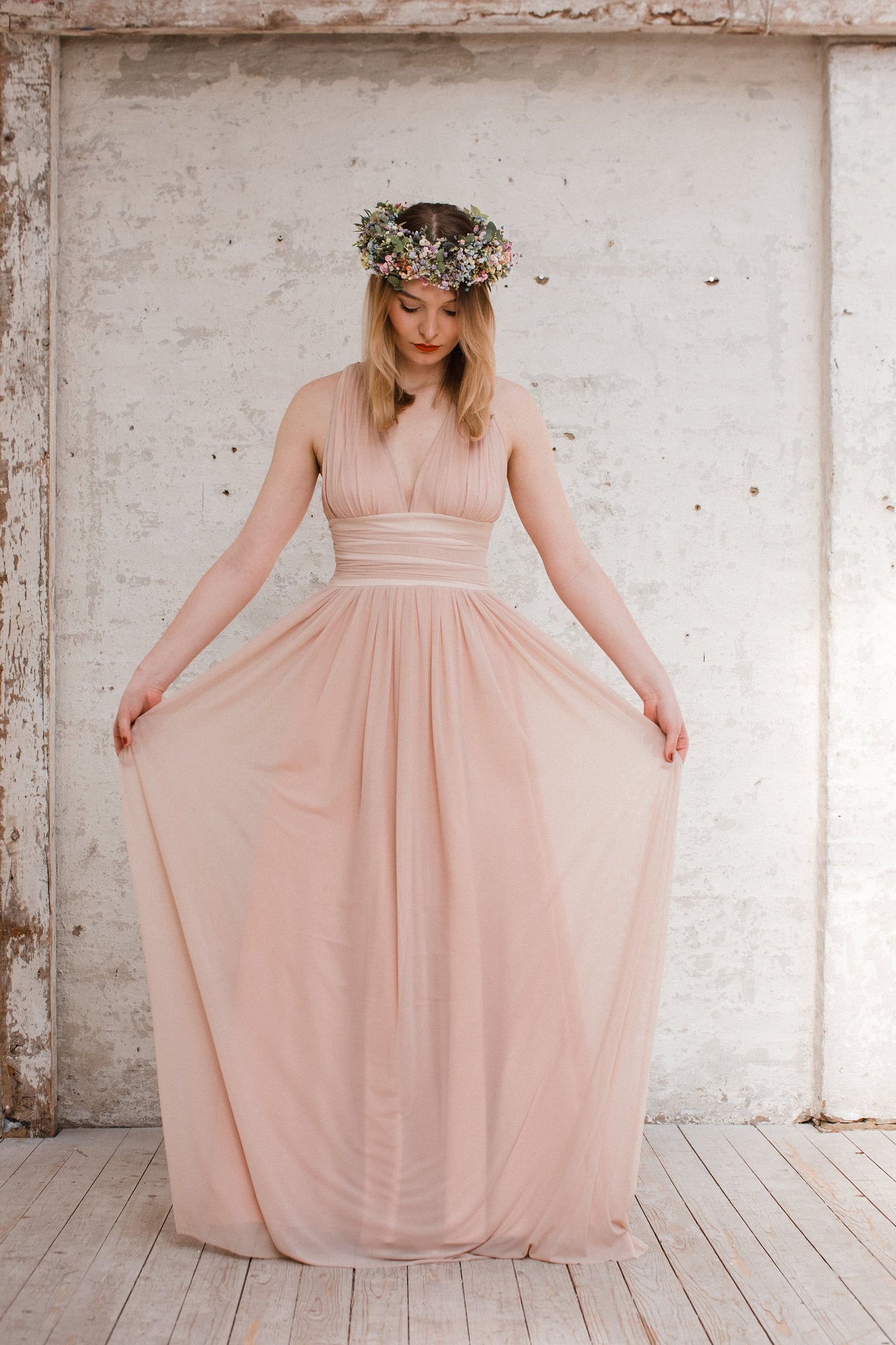 Bodenlanges Blush Brautleid mit feinmaschigem rosé Tüll