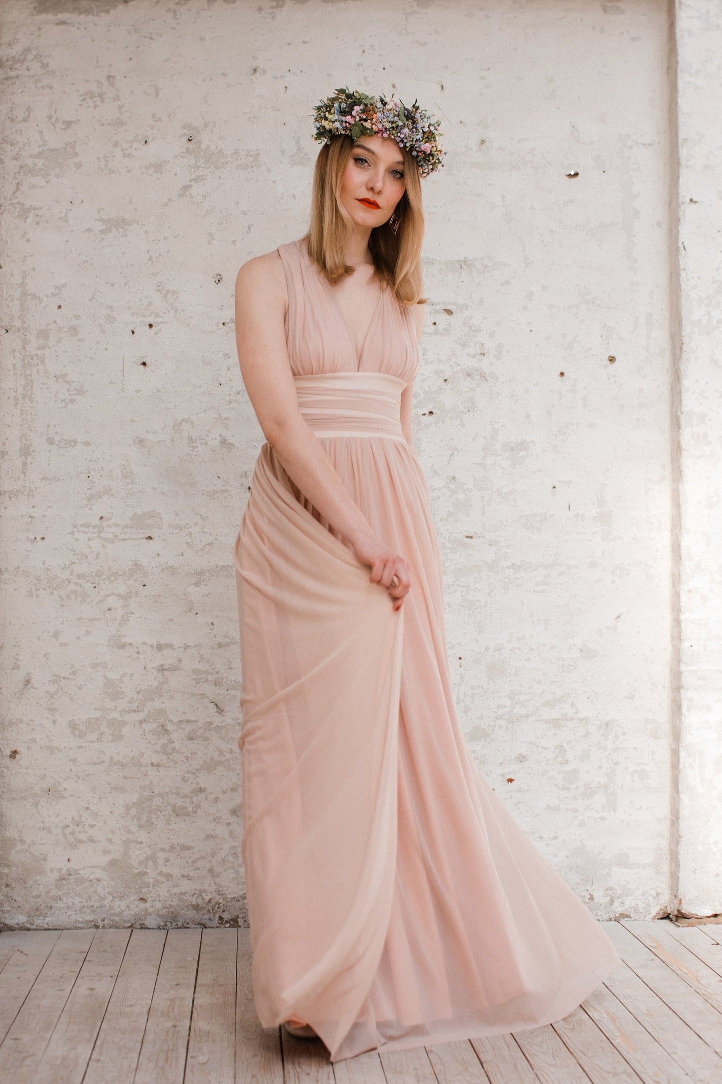 Bodenlanges Blush Brautleid mit feinmaschigem rosé Tüll
