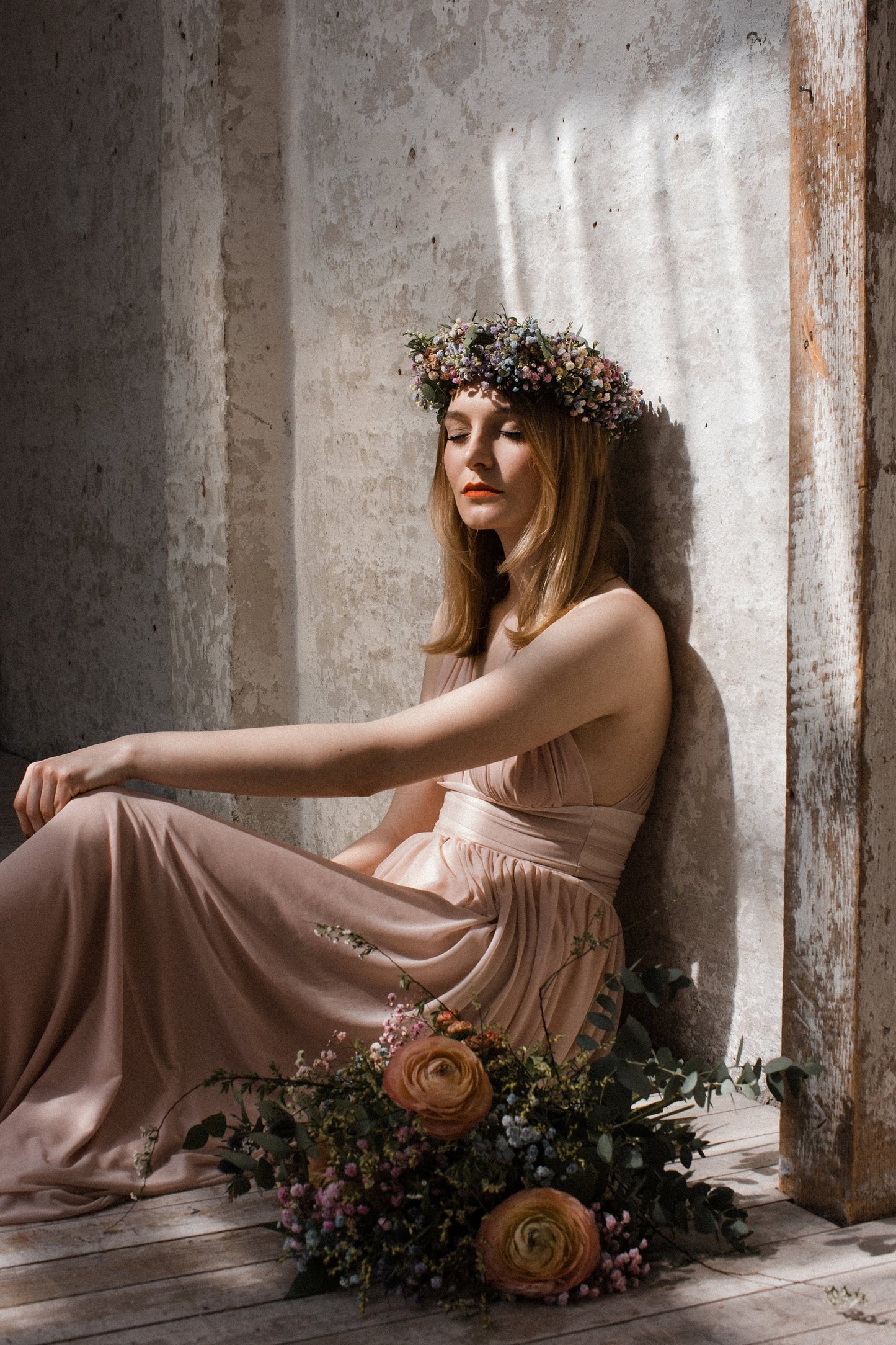 Bodenlanges Blush Brautleid mit feinmaschigem rosé Tüll