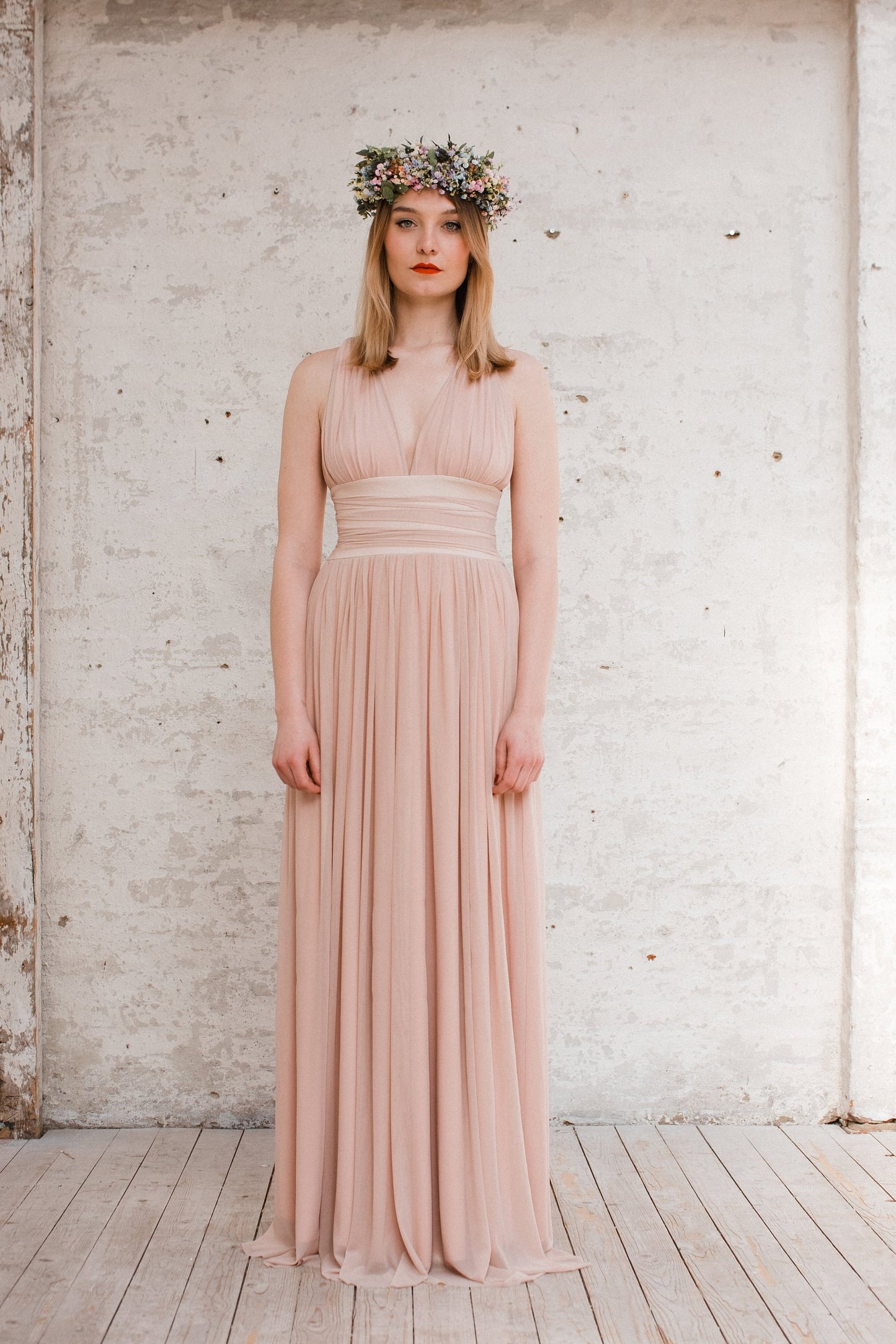 Bodenlanges Blush Brautleid mit feinmaschigem rosé Tüll