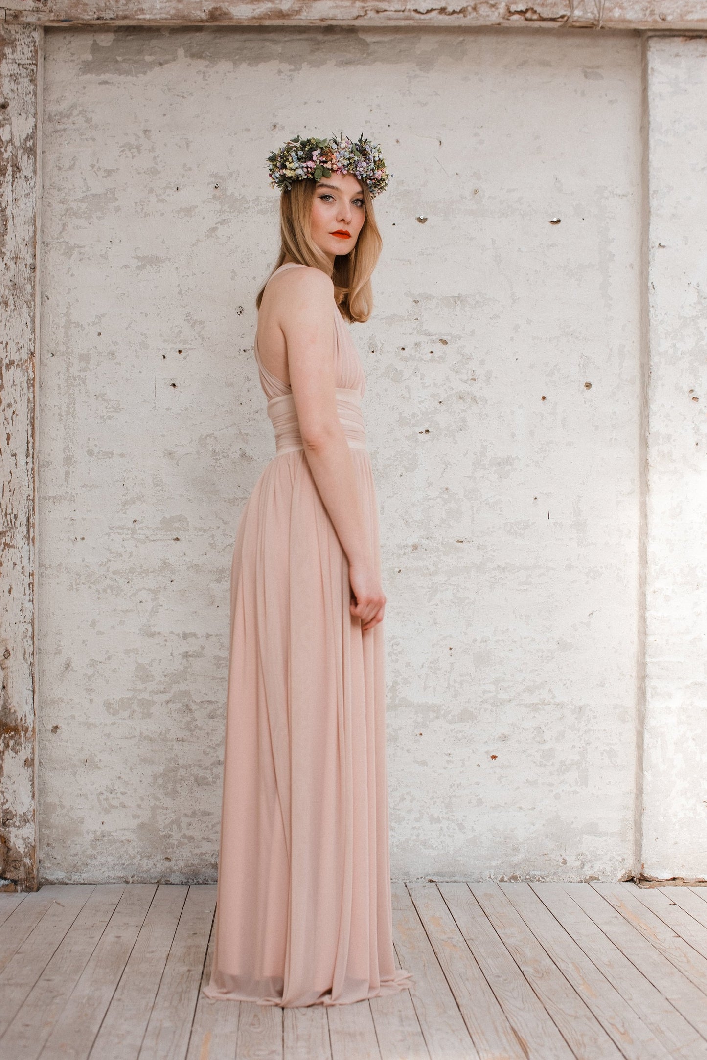 Bodenlanges Blush Brautleid mit feinmaschigem rosé Tüll
