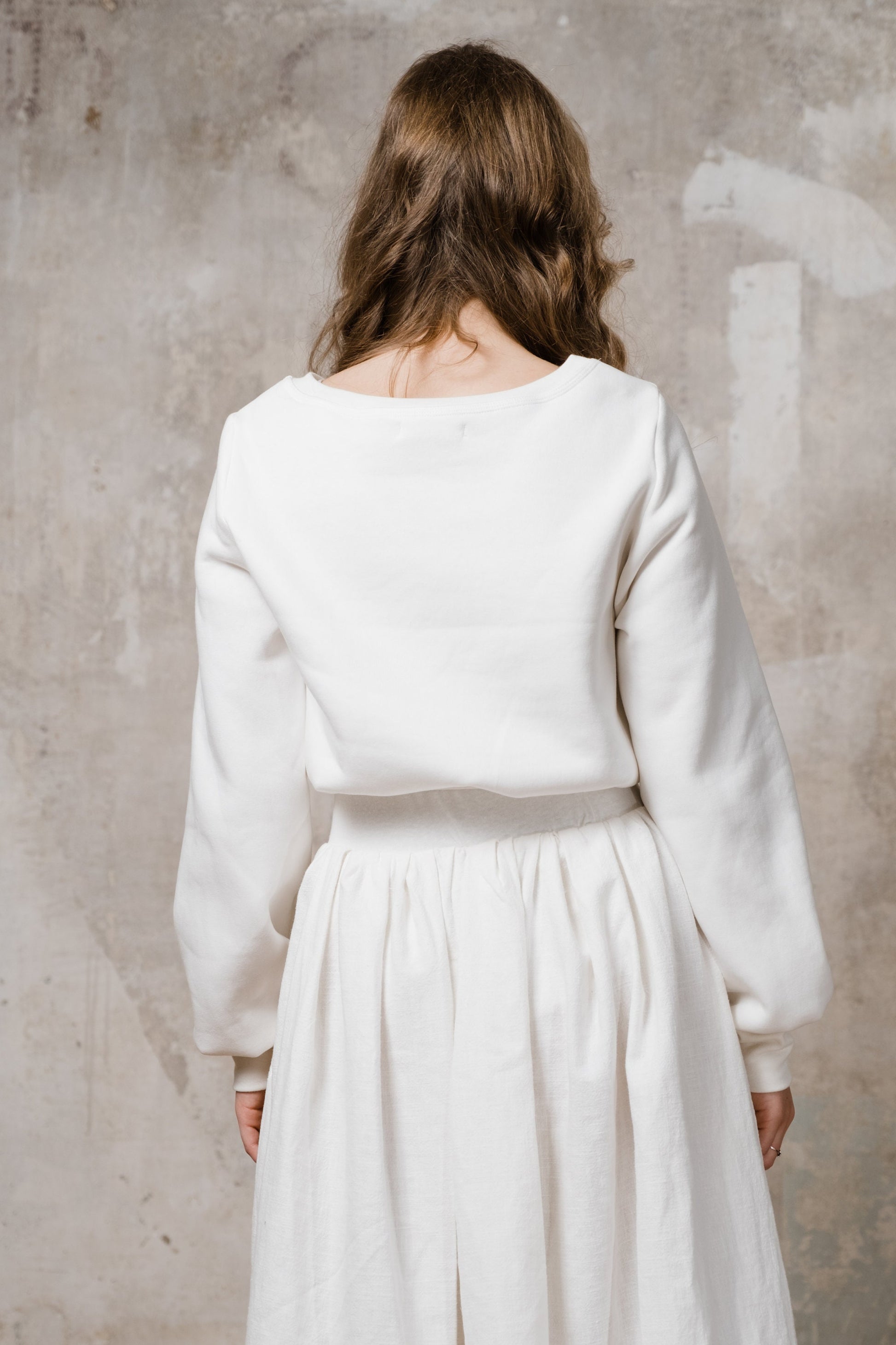 Braut Sweatshirt mit Stickerei und Leinenrock