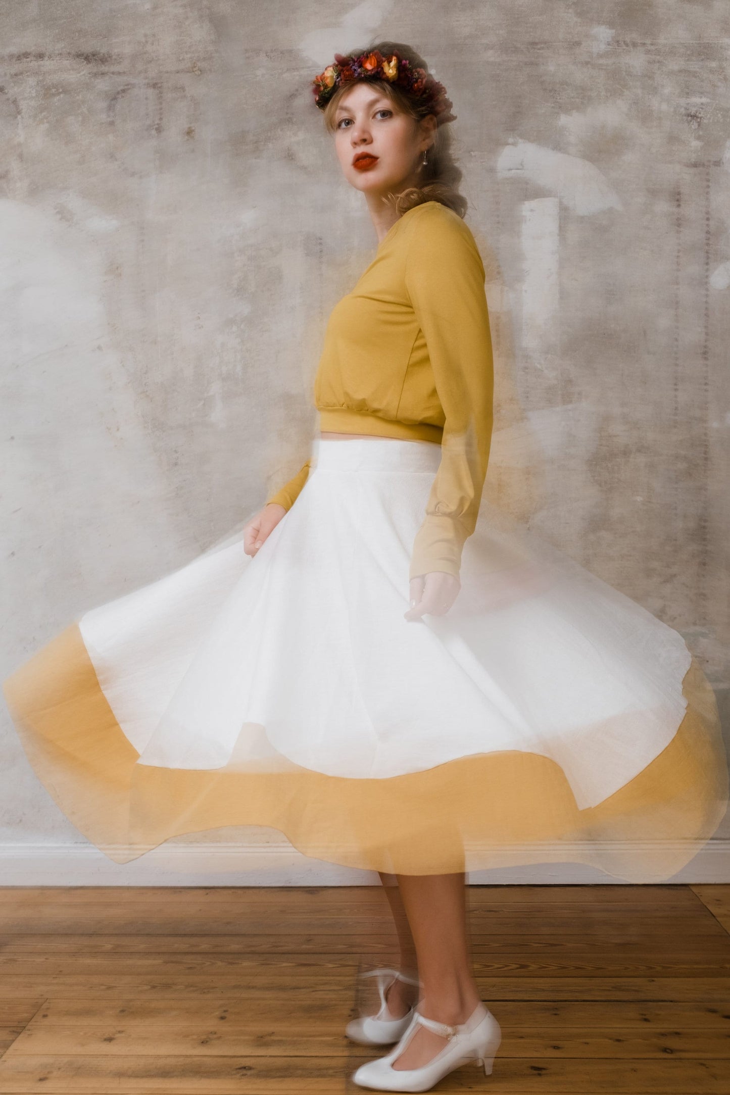 Tellerock aus Leinen cremweiß senfgelb und Croptop in senfgelb