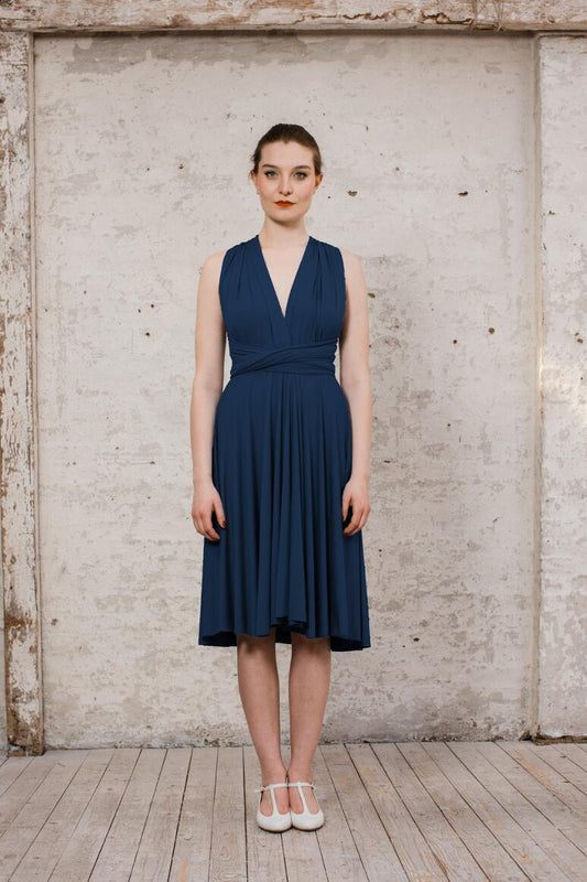 Infinity Dress kurzes Multitie-Kleid in Marineblau