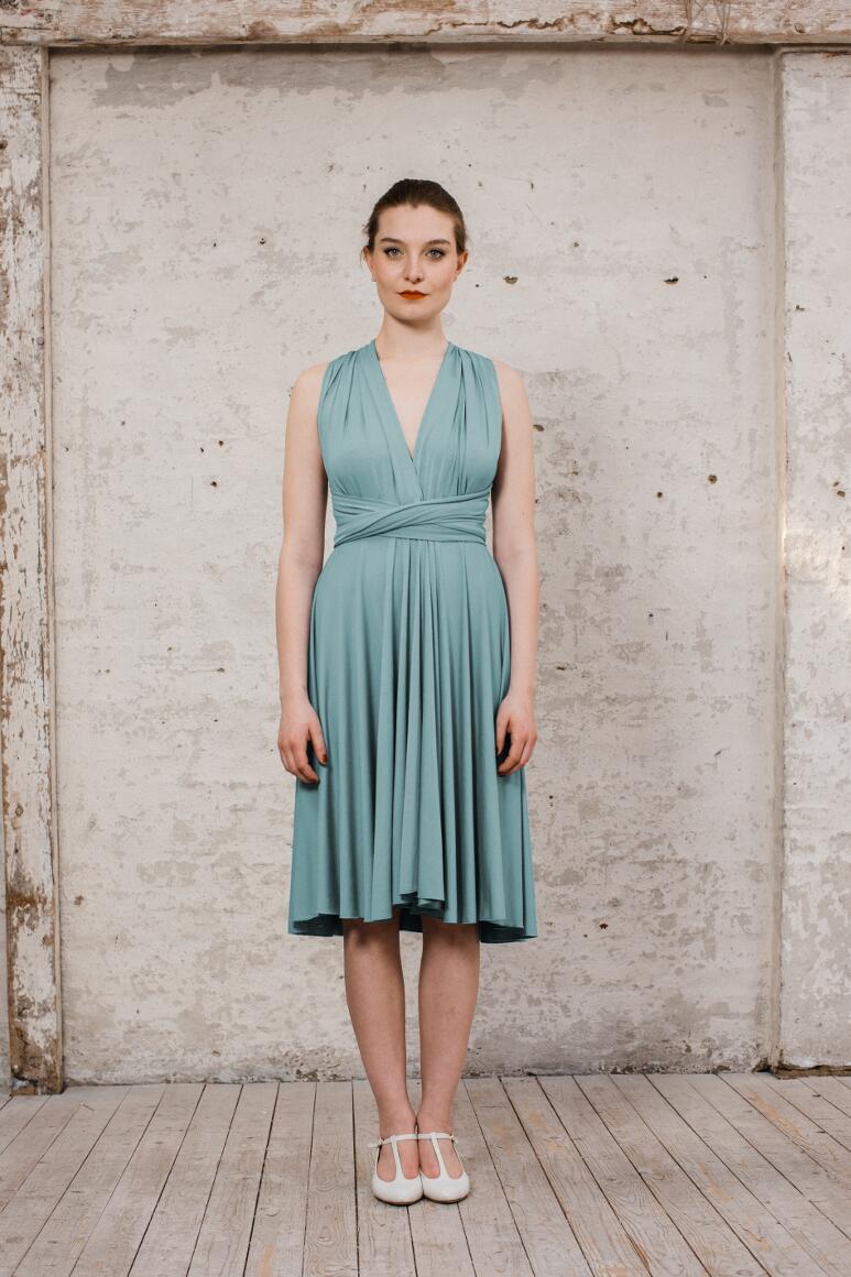 Infinity Dress kurzes Multitie-Kleid in Aquablau