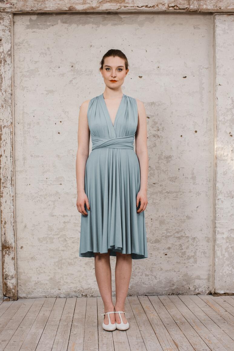 Infinity Dress kurzes Multitie-Kleid in Silbergrau