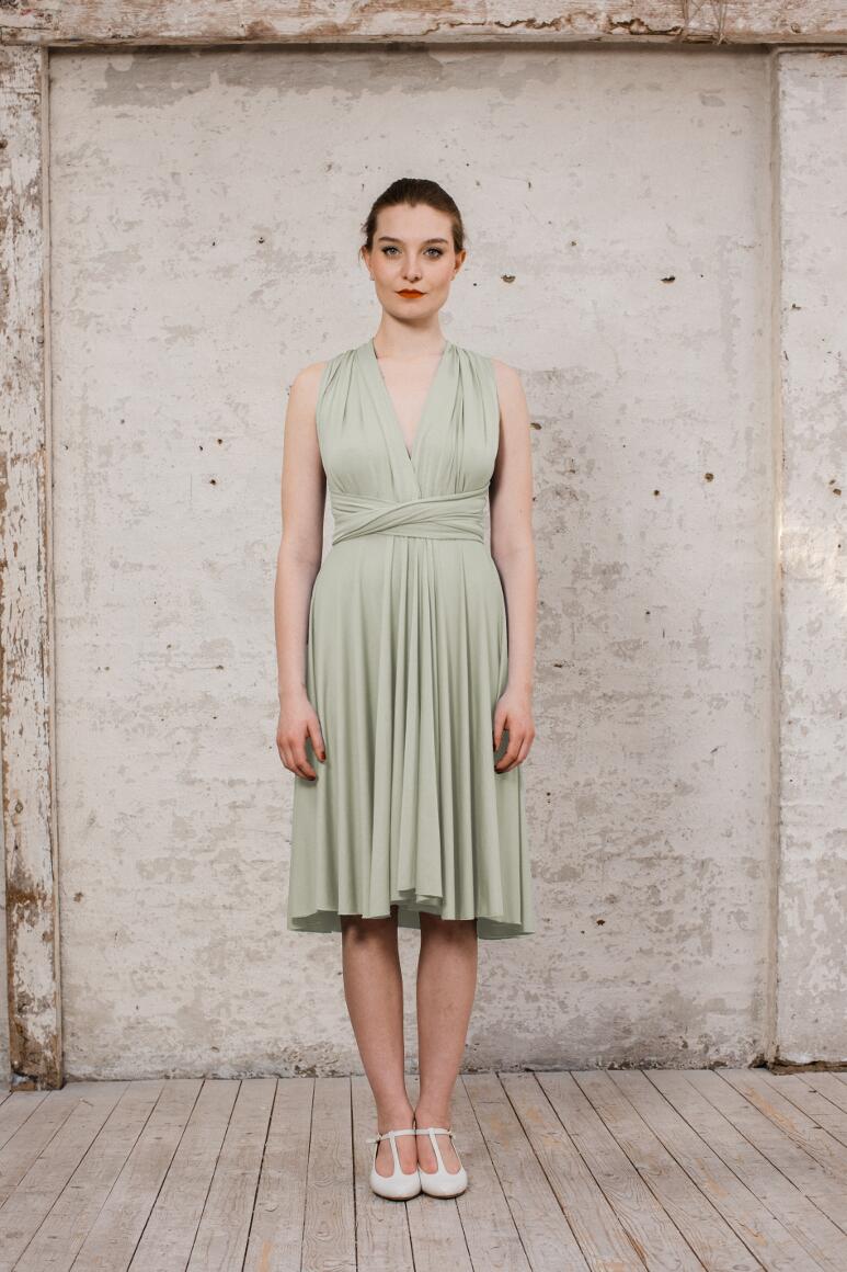 Infinity Dress kurzes Multitie-Kleid in Lindgrün