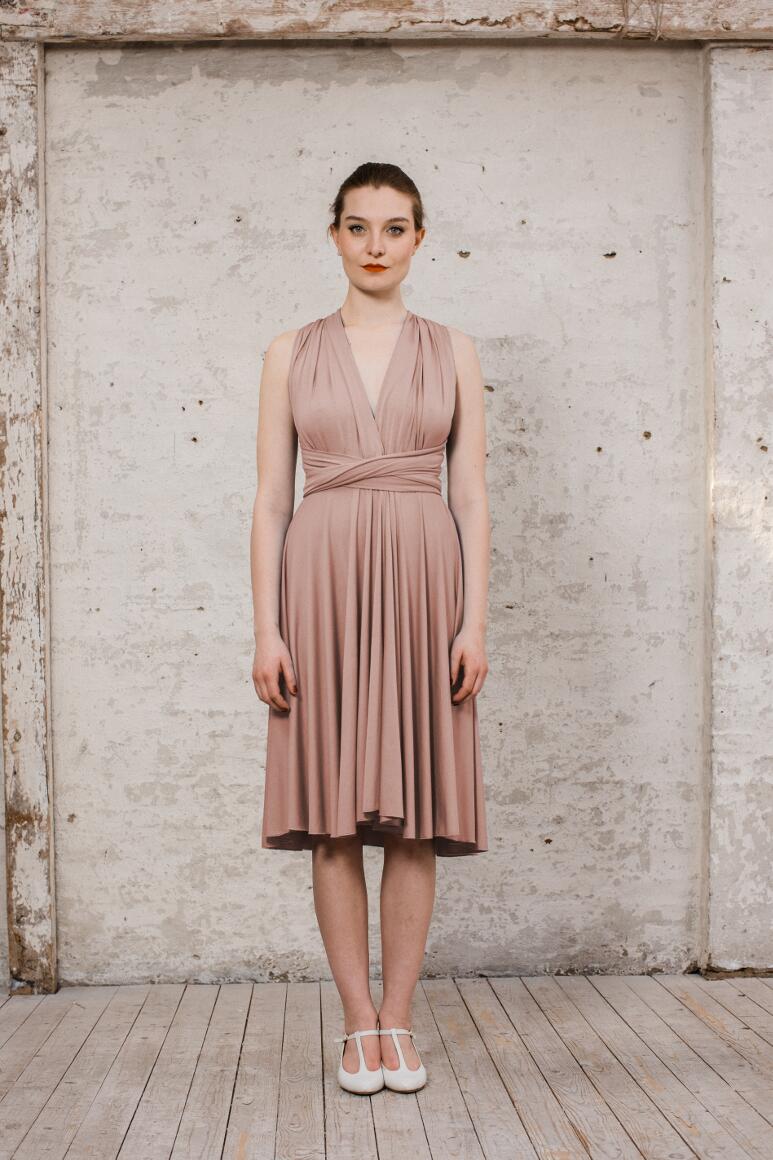 Infinity Dress kurzes Multitie-Kleid in Altrosa