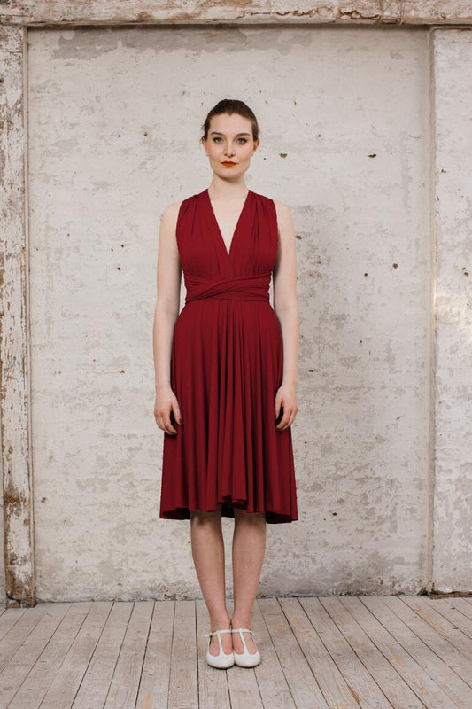 Infinity Dress kurzes Multitie-Kleid in Rot