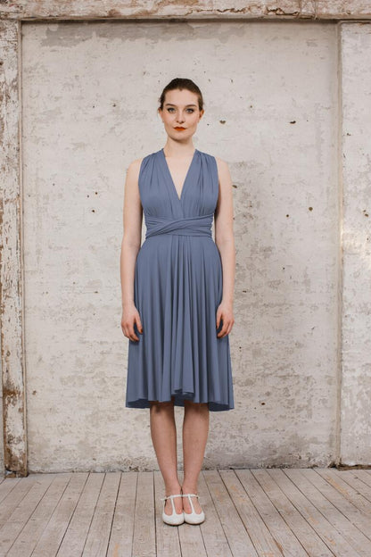 Infinity Dress kurzes Multitie-Kleid in Jeansblau