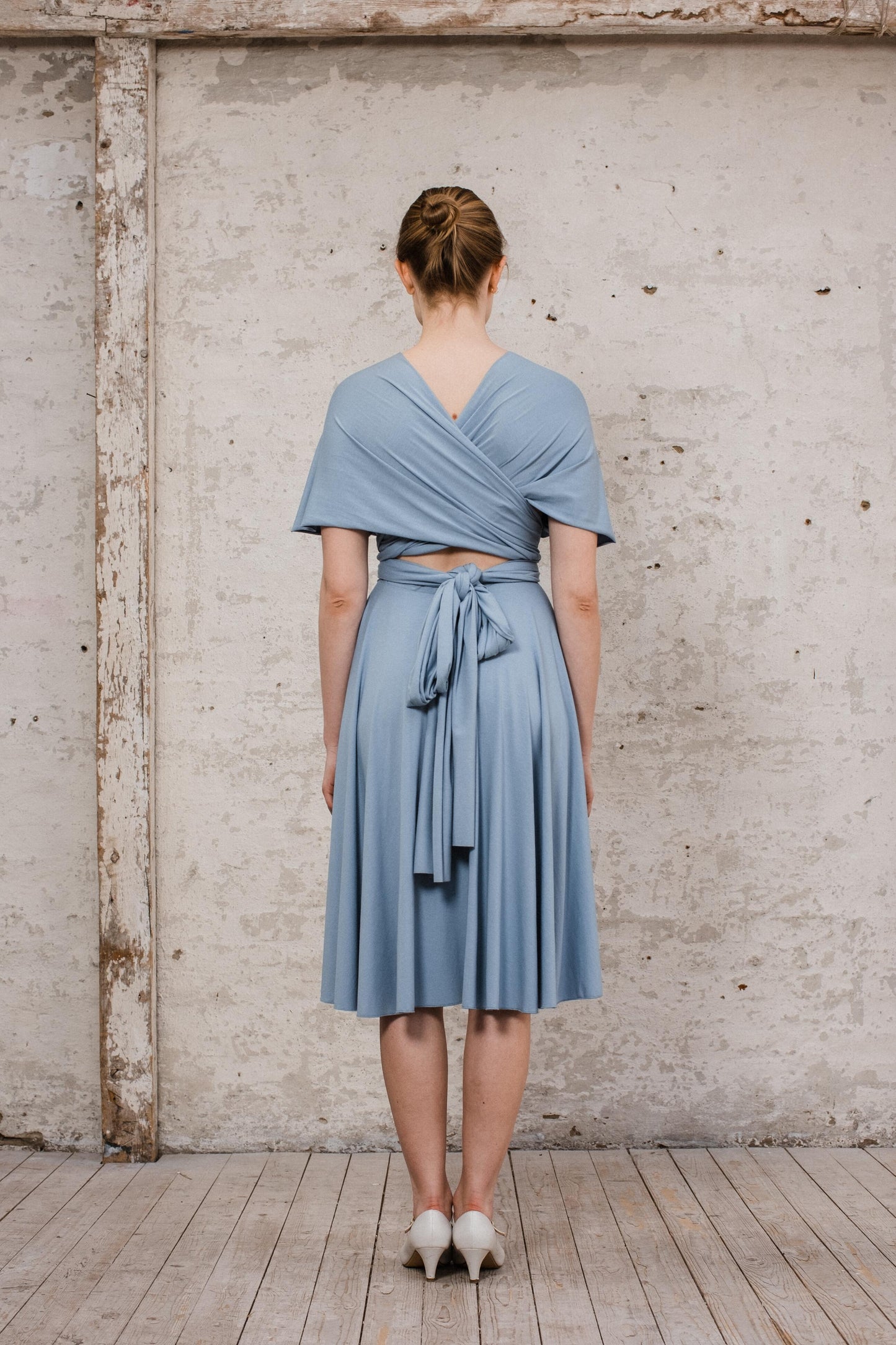 Infintiy Dress kurzes Multitie-Kleid in Taubenblau