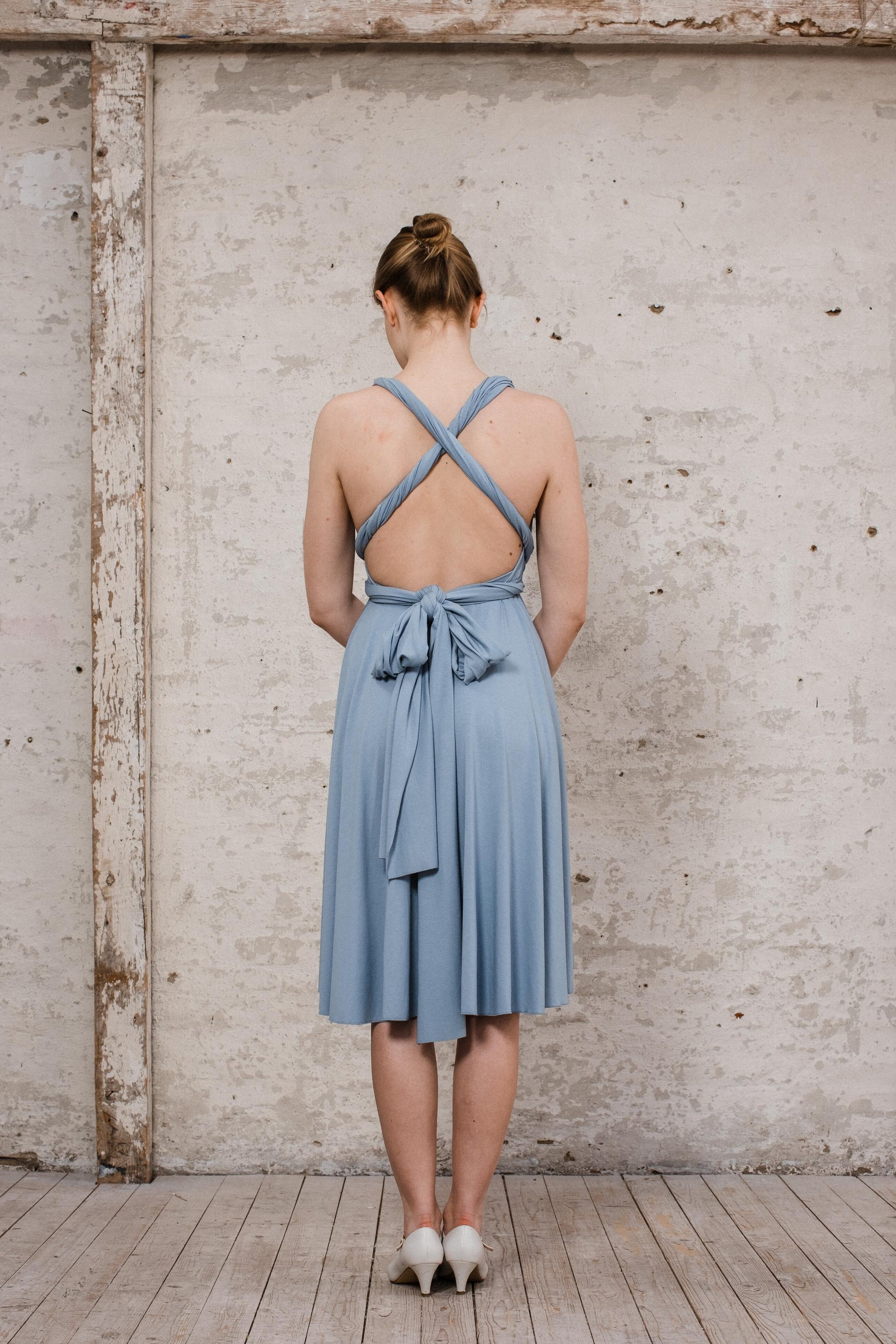 Infintiy Dress kurzes Multitie-Kleid in Taubenblau