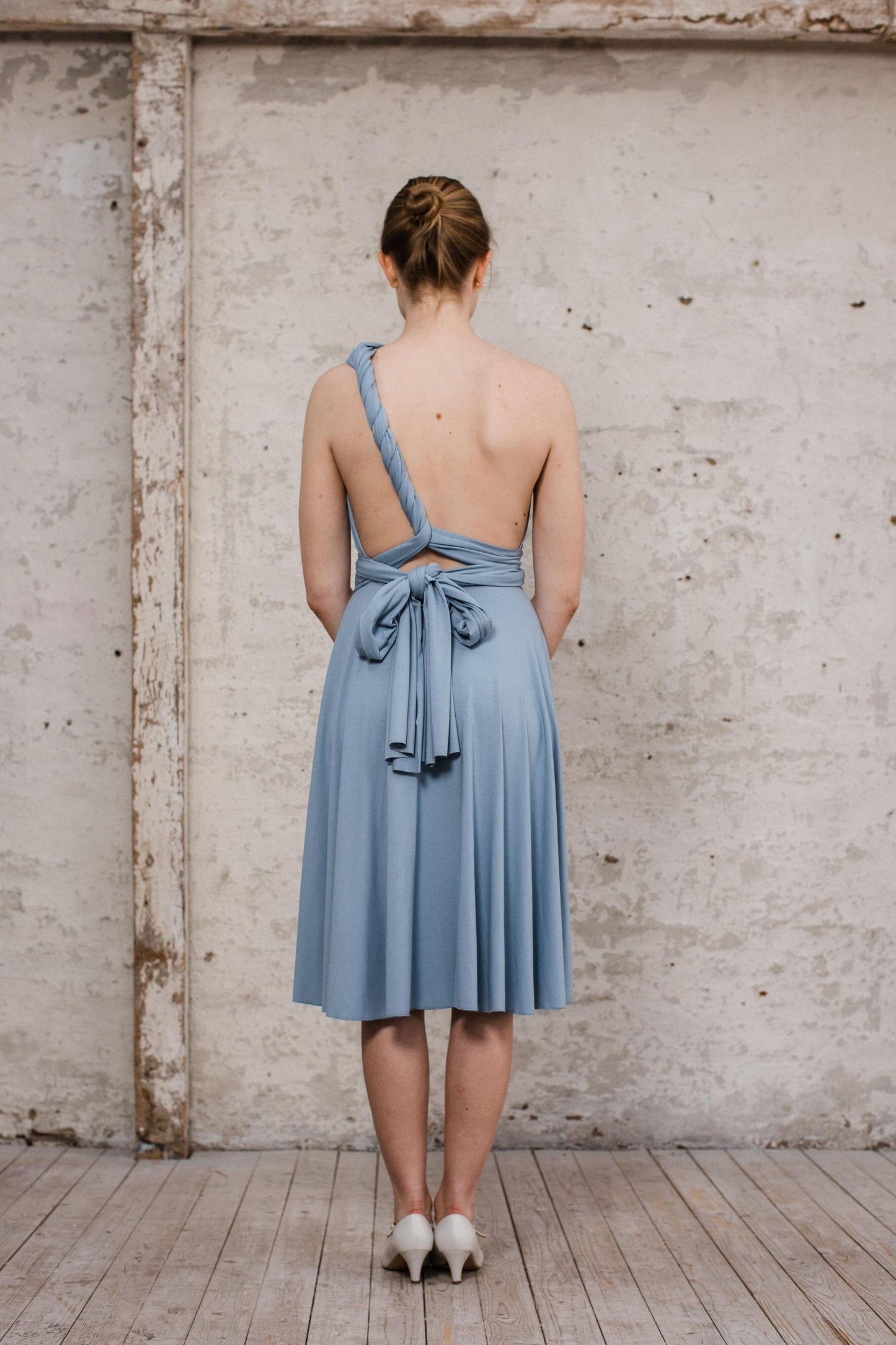 Infintiy Dress "Primrose" kurzes Multitie-Kleid in Silberblau