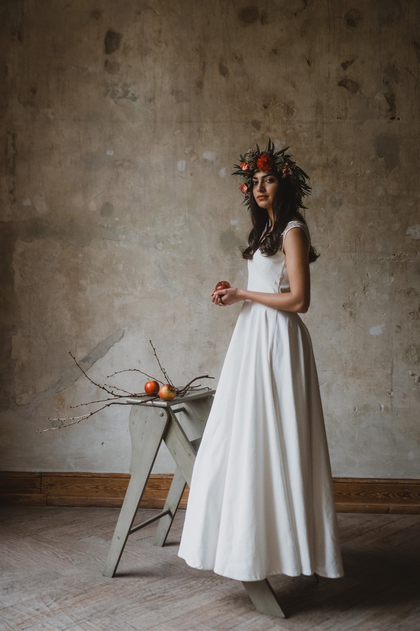 Bohobrautkleid mit tiefem Rückenausschnitt